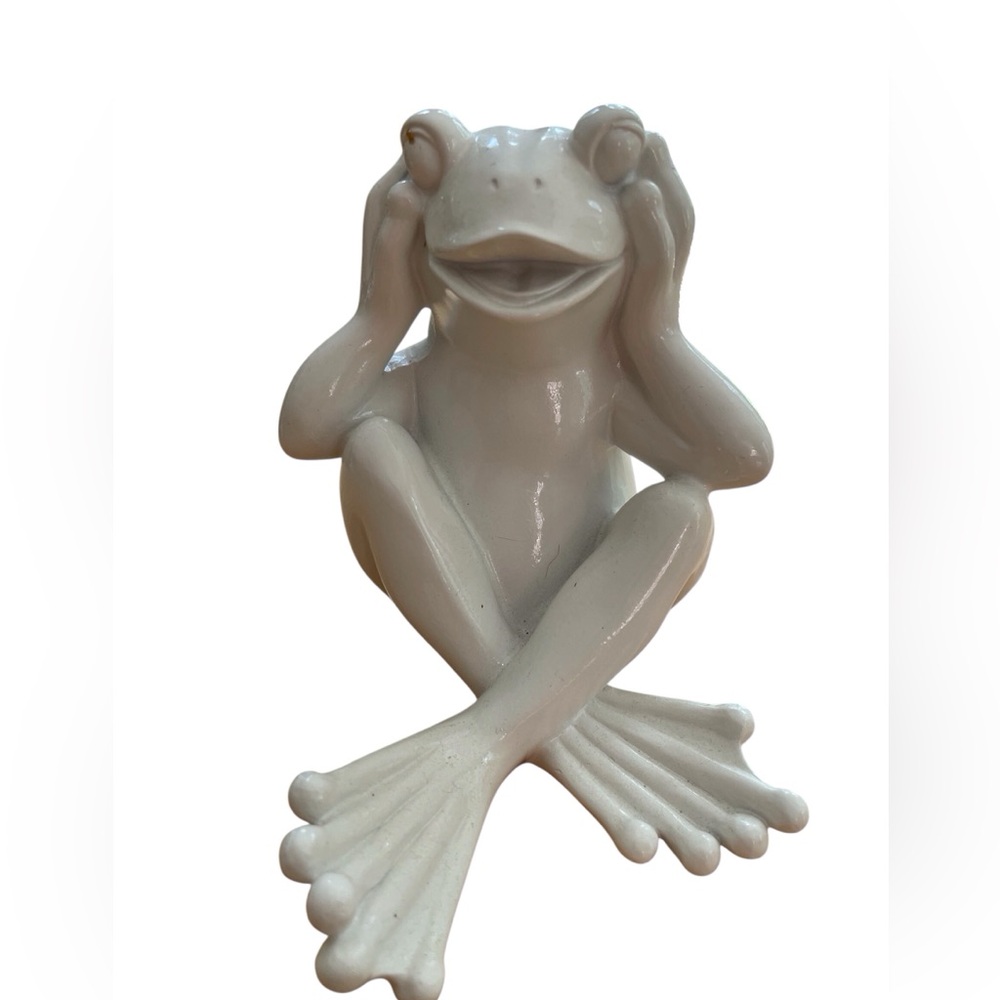 Three resin frog figurines two white similar, third frog legs up different cream - Picture 7 of 15